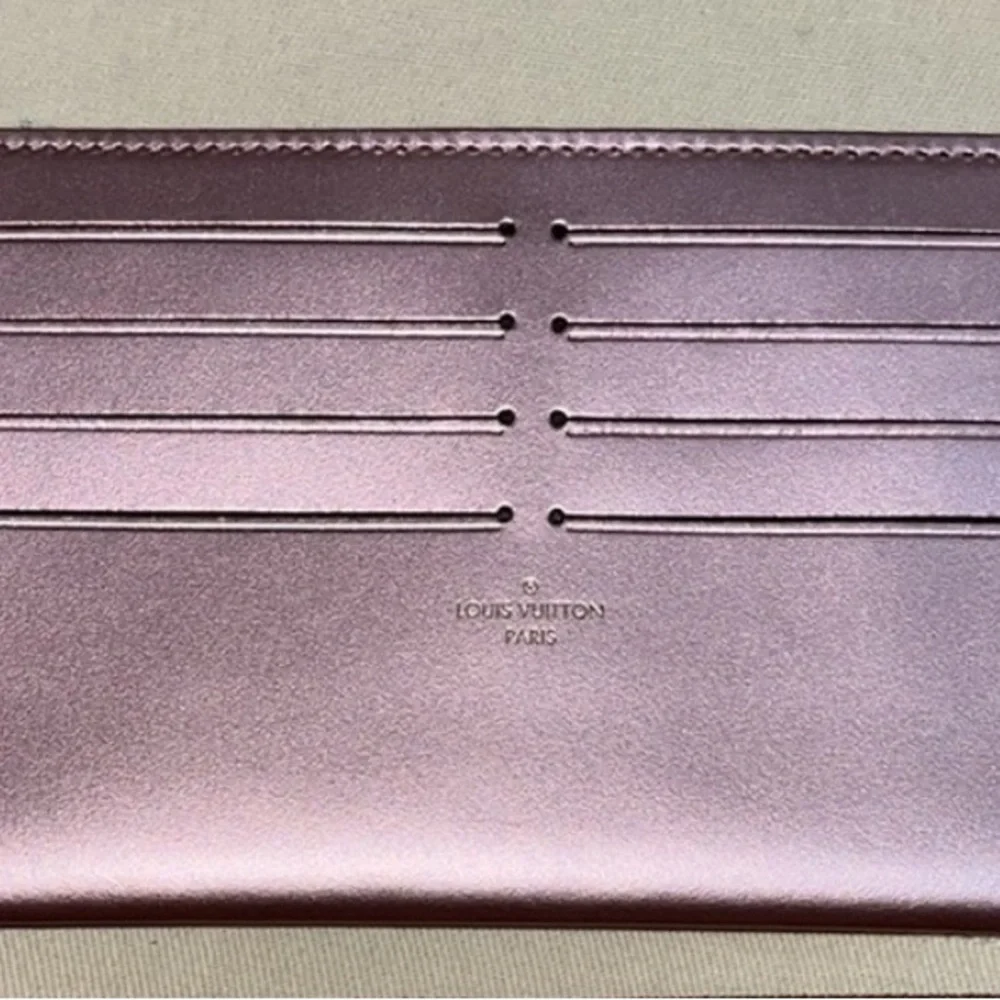 Louis Vuitton Pochette Felicie 
in Patent Vernis Leather - Picture 8 of 10